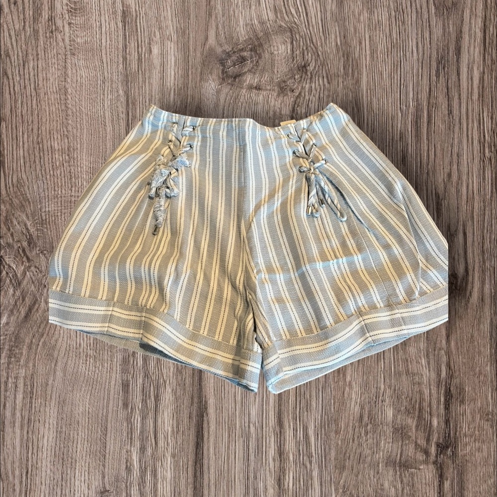Club Monaco Striped Shorts Size 00